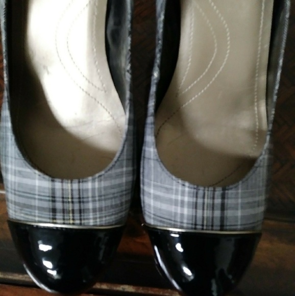 ❎SOLD❎ Tahari Laurie Cap toe Plaid Heels Pumps 10M - Picture 2 of 8